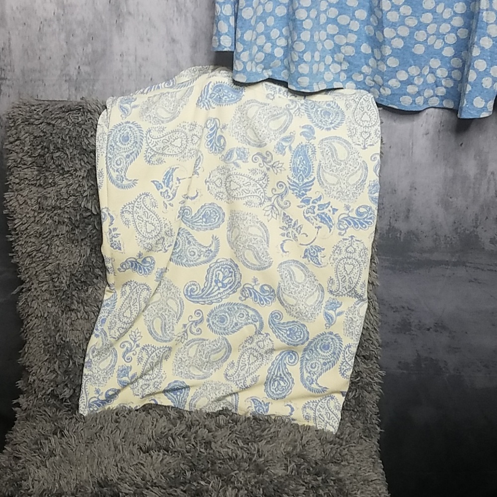 Like new, medium cream/blue Cassie LuLaRoe